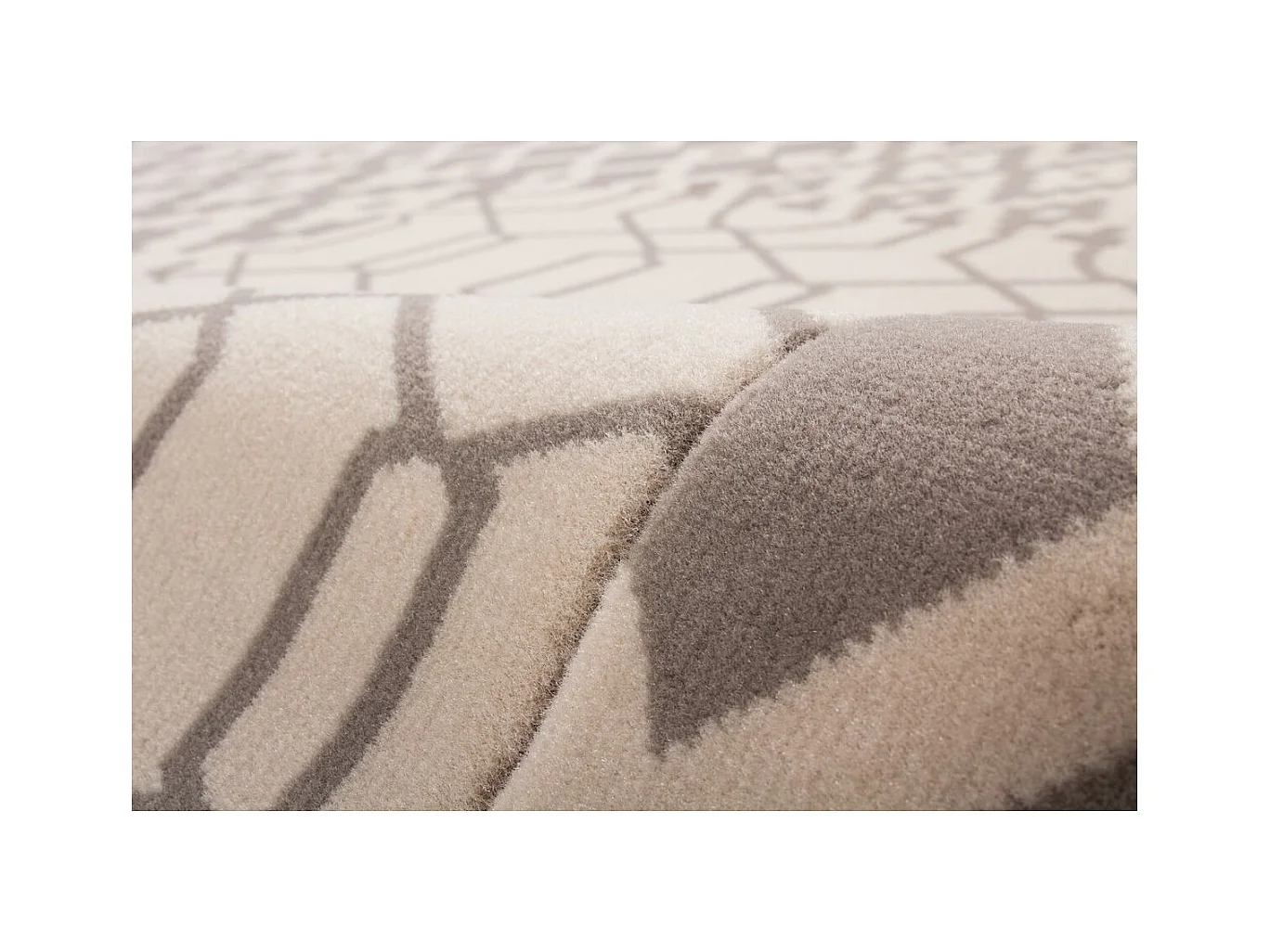 Tapis Tissé Géométrique à Poils Courts "Lina" Taupe 160 x 230 cm