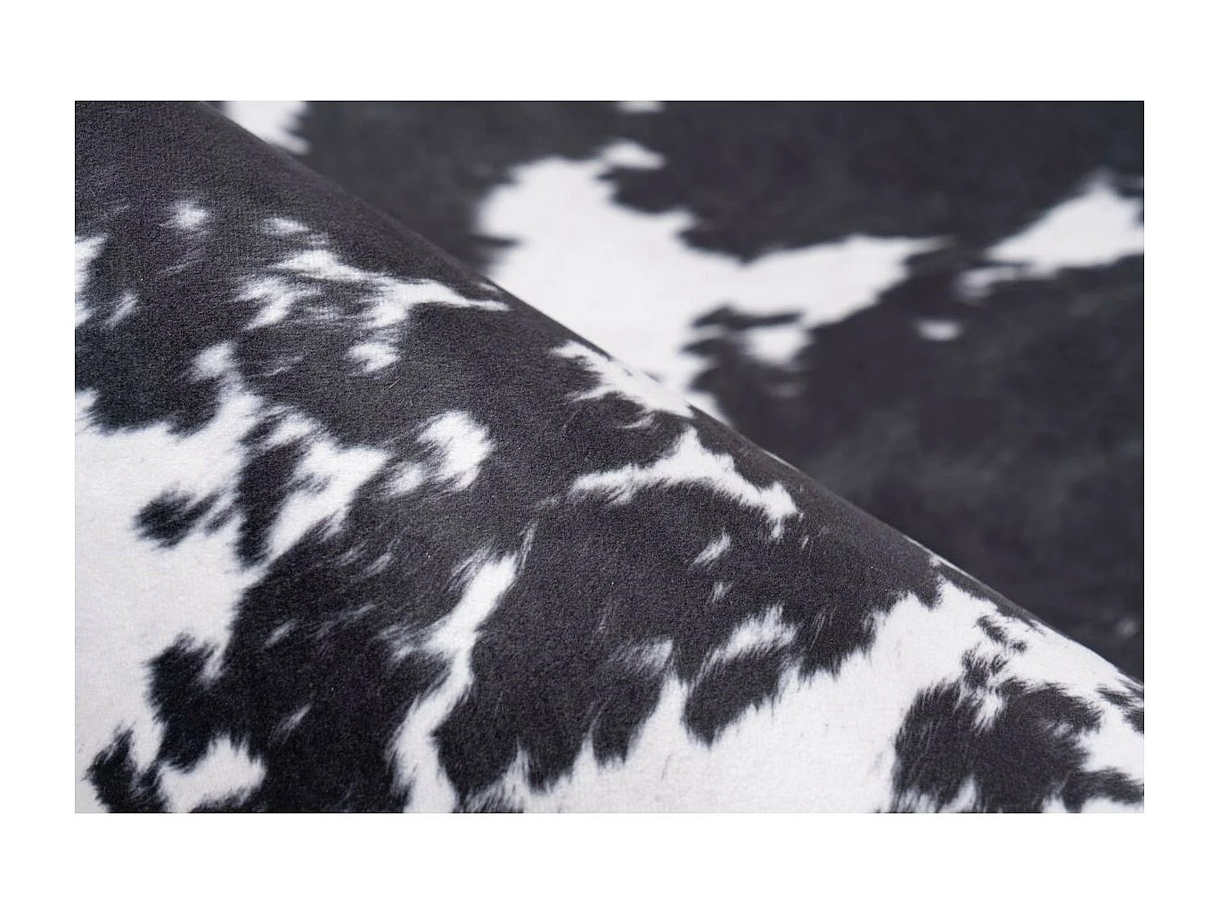 Tapis Imprimé Imitation Fourrure "Western" Noir 130 x 170 cm