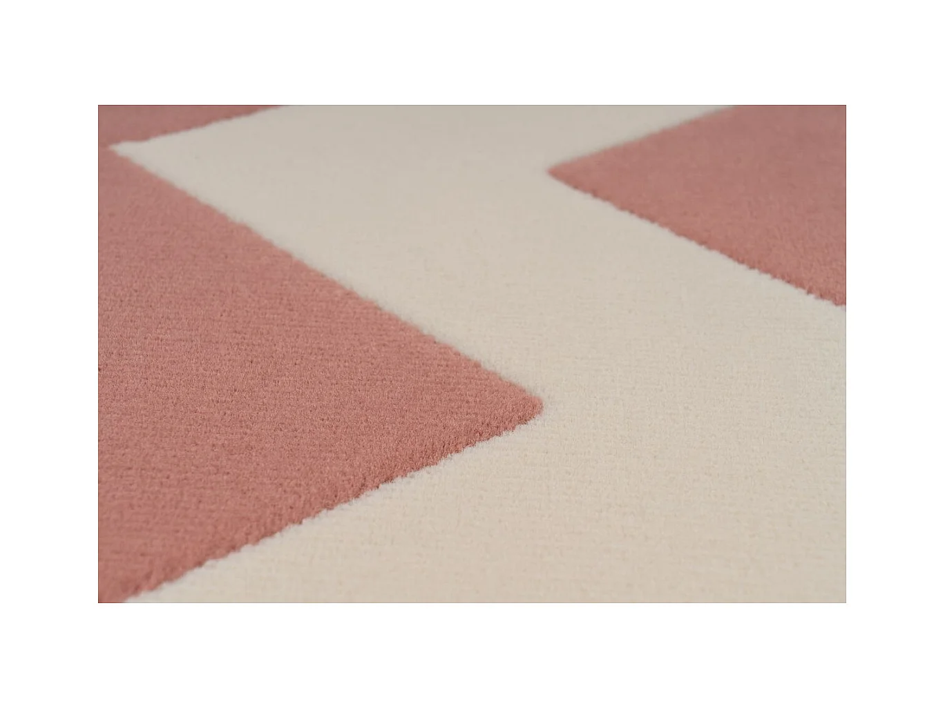 Tapis Géométrique à Poils Courts "Manolya" Rose 160 x 230 cm