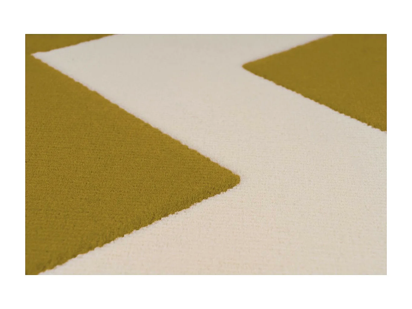 Tapis Géométrique à Poils Courts "Manolya" Or 120 x 170 cm