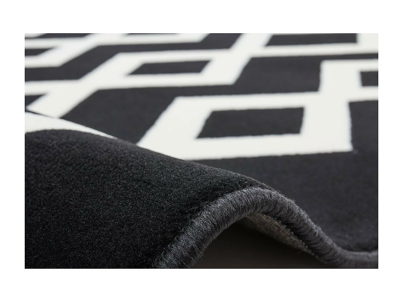 Tapis Géométrique à Poils Courts "Lina" Noir & Ivoire 200 x 290 cm