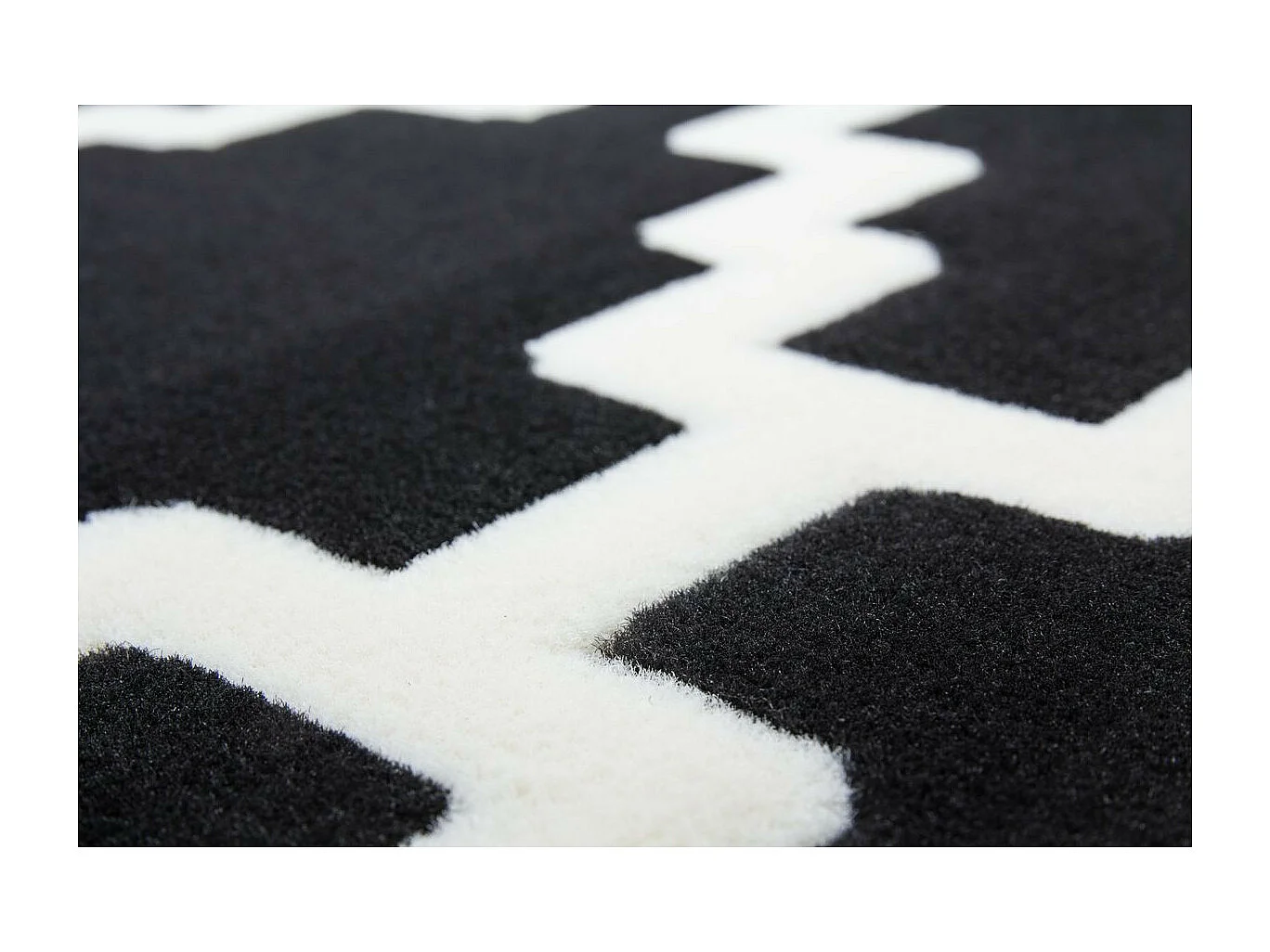 Tapis Imprimé Losange à Poils Courts "Lina" Noir 80 x 300 cm