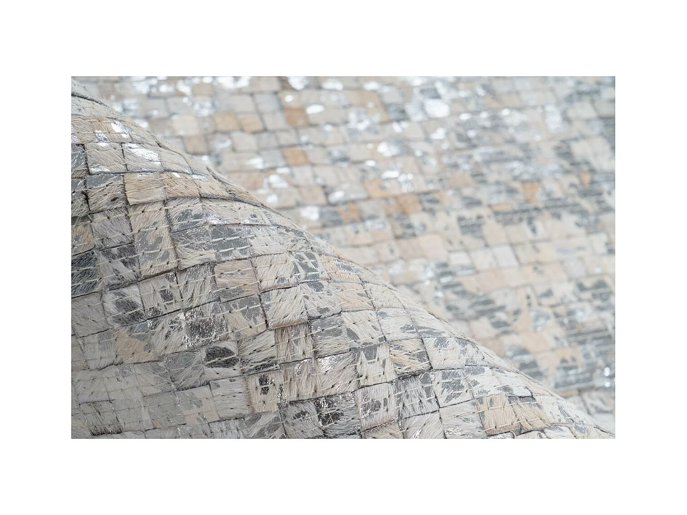 Tapis en Cuir Fait Main "Finish" Blanc & Argent 120 x 170 cm