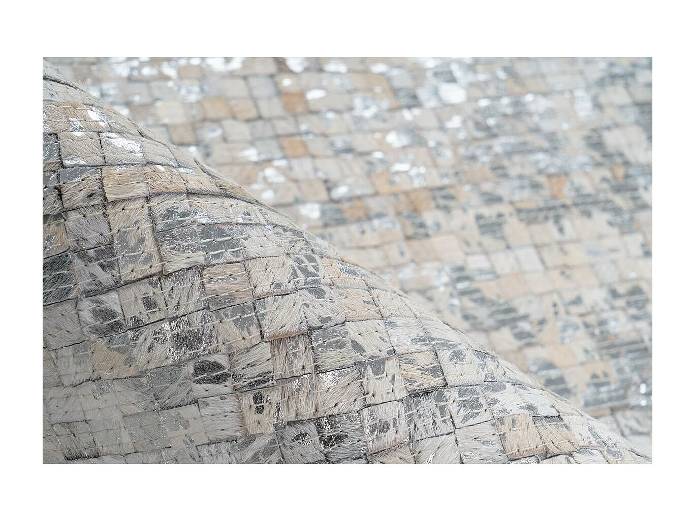 Tapis en Cuir Fait Main "Finish" Blanc & Argent 120 x 170 cm