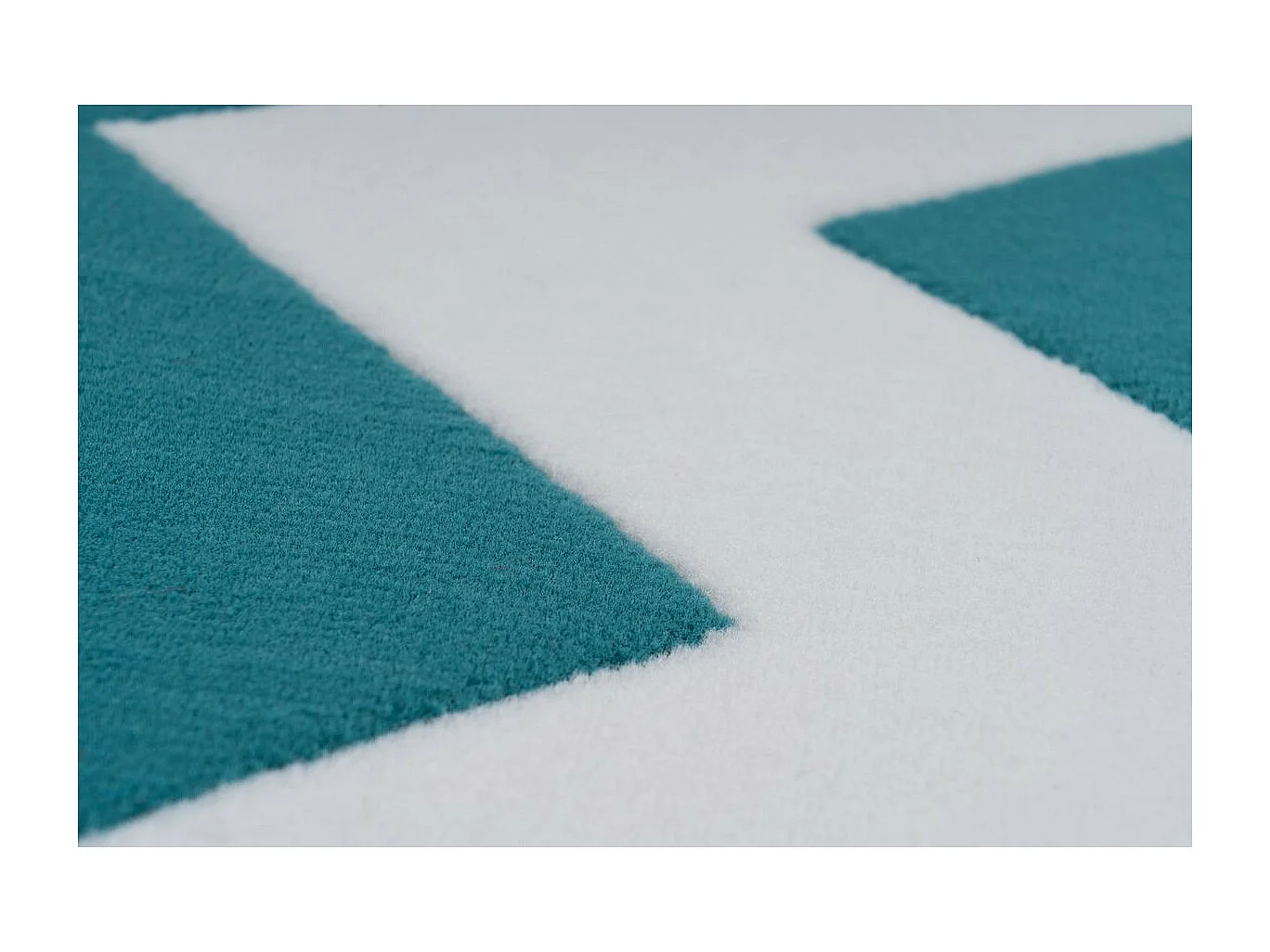 Tapis Géométrique à Poils Courts "Manolya" Turquoise 80 x 150 cm