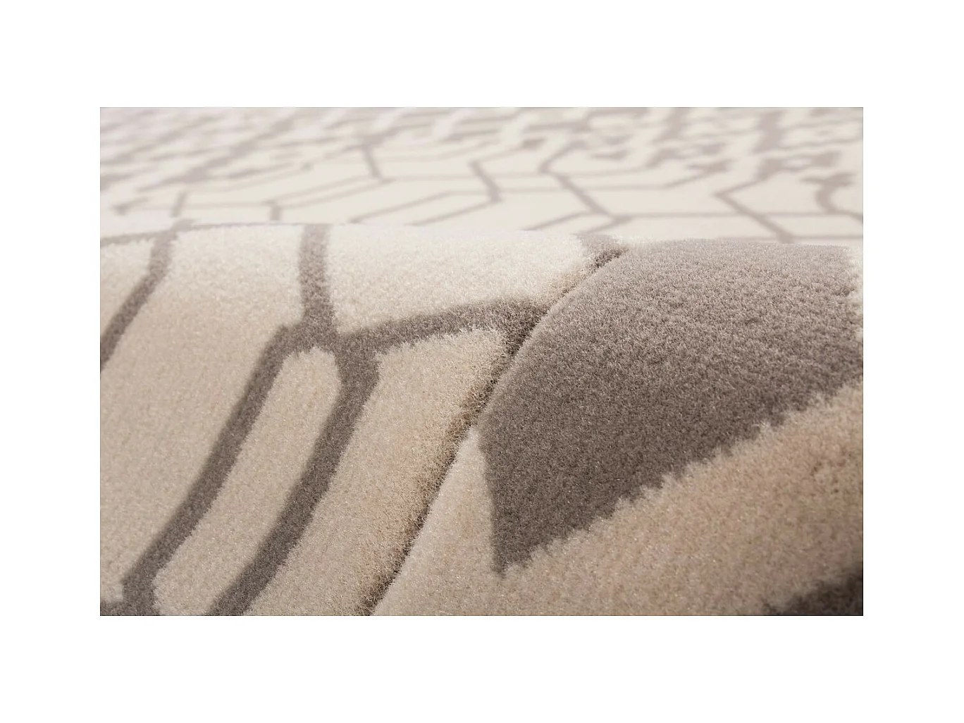 Tapis Tissé Géométrique à Poils Courts "Lina" Taupe 80 x 150 cm