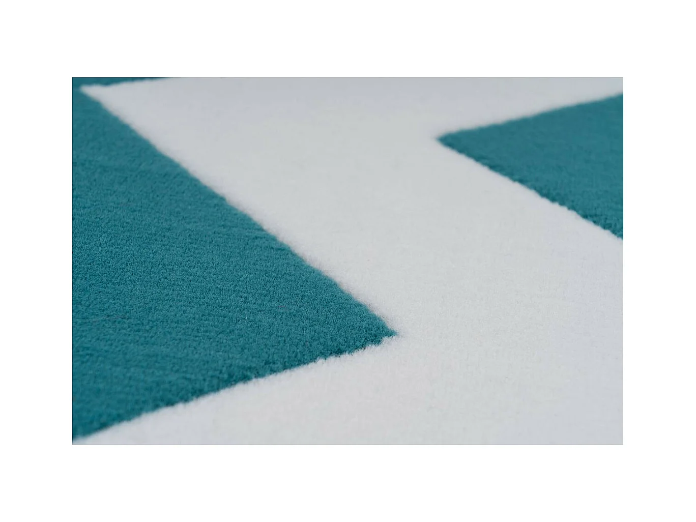 Tapis Géométrique à Poils Courts "Manolya" Turquoise 120 x 170 cm