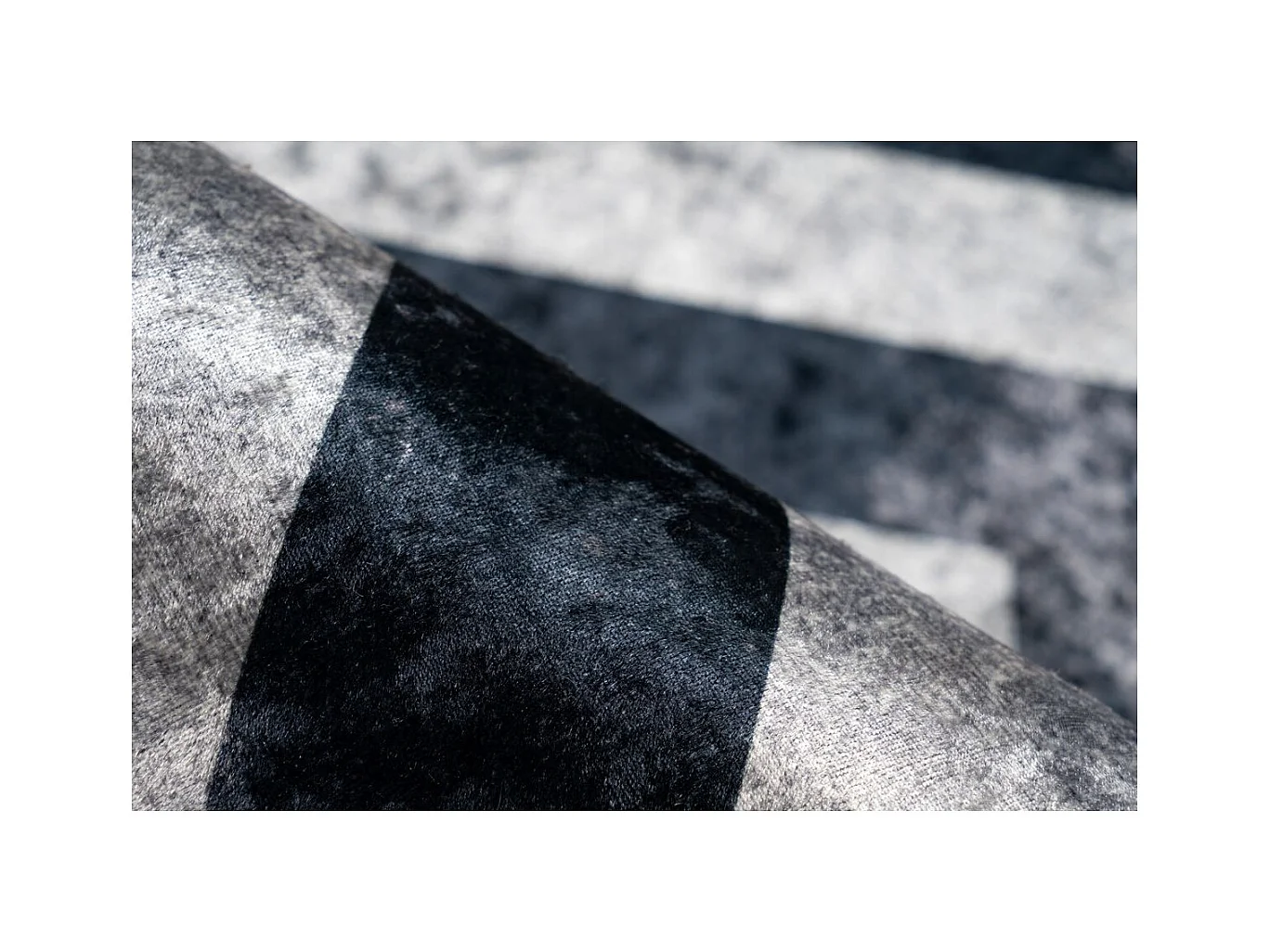 Tapis Imprimé à Poils Courts "Sally" Noir & Gris 160 x 230 cm