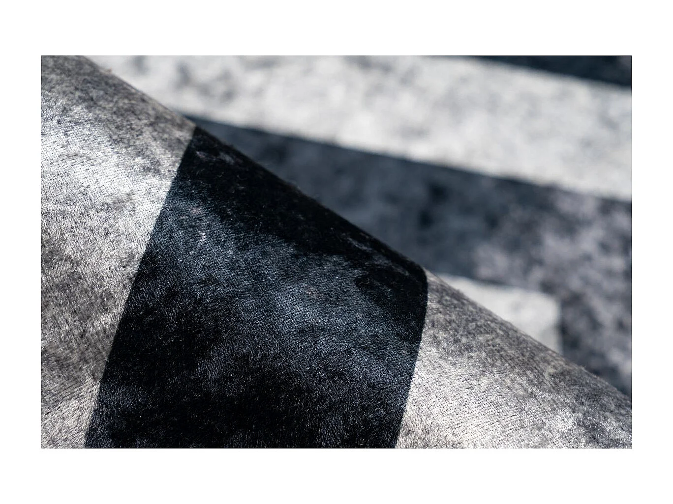 Tapis Imprimé à Poils Courts "Sally" Noir & Gris 160 x 230 cm