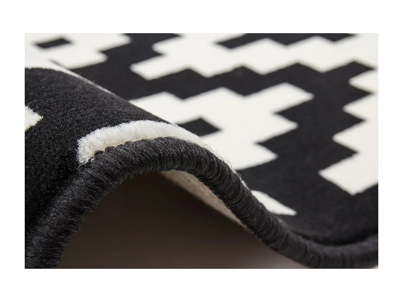 Tapis Géométrique à Poils Courts "Now III" Noir 120 x 170 cm