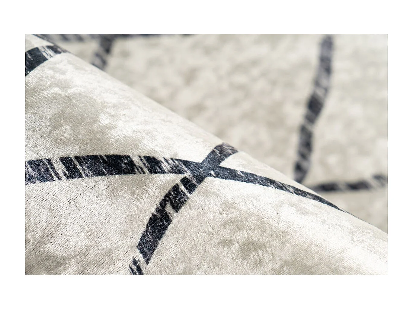 Tapis Vintage à Poils Courts "Sally" Ivoire & Noir 120 x 170 cm