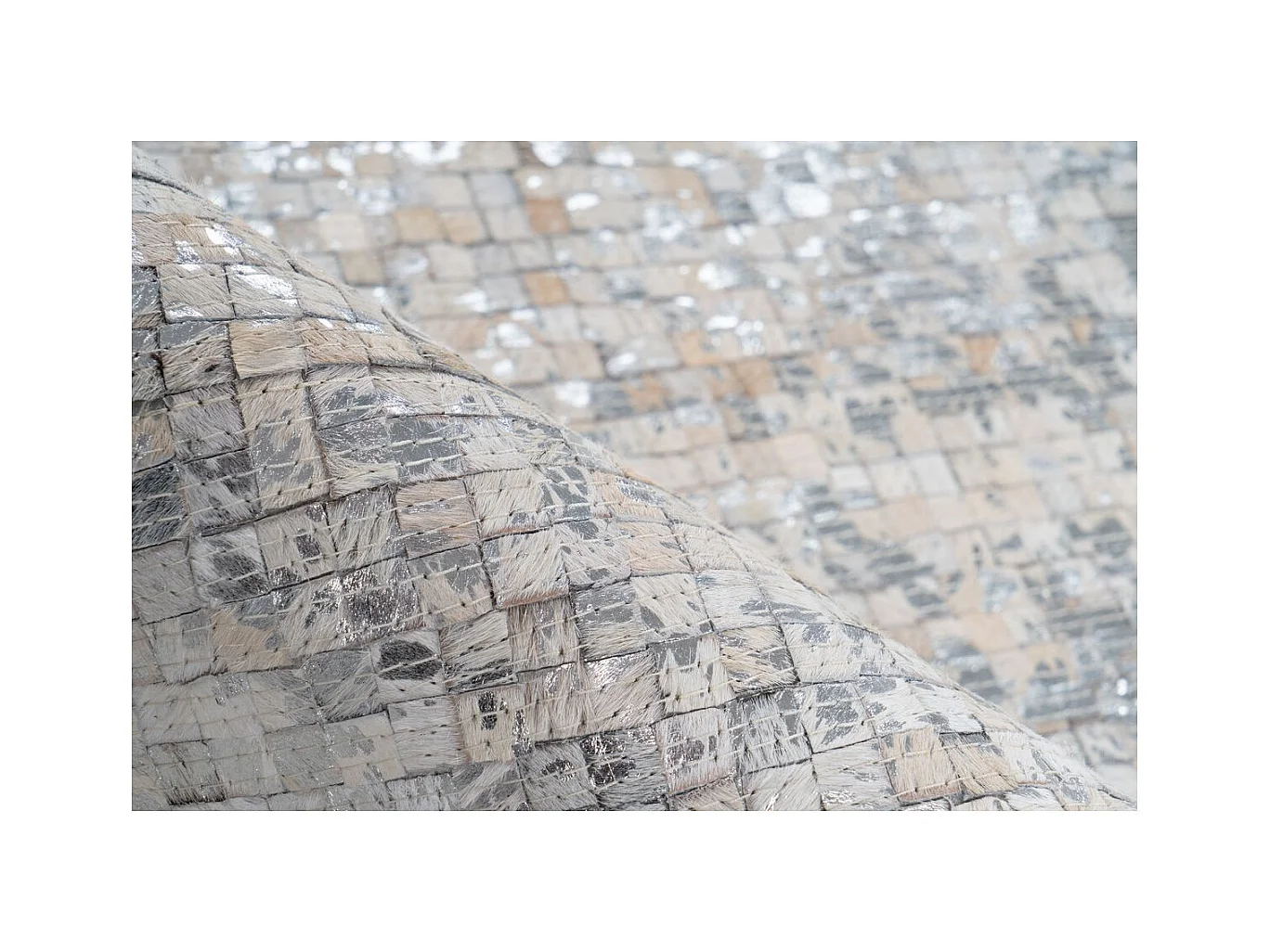 Tapis en Cuir Fait Main "Finish" Blanc & Argent 200 x 290 cm