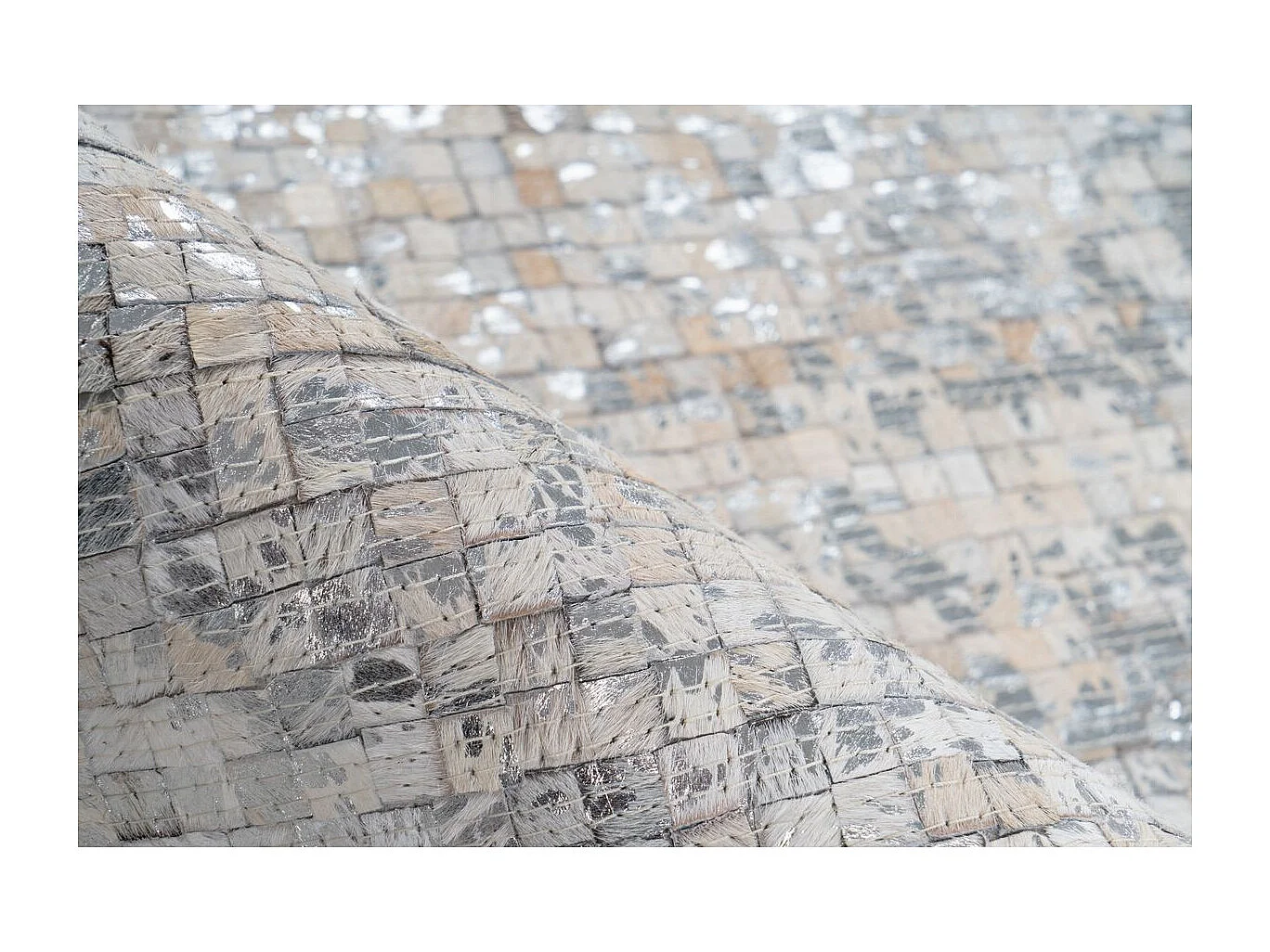 Tapis en Cuir Fait Main "Finish" Blanc & Argent 200 x 290 cm