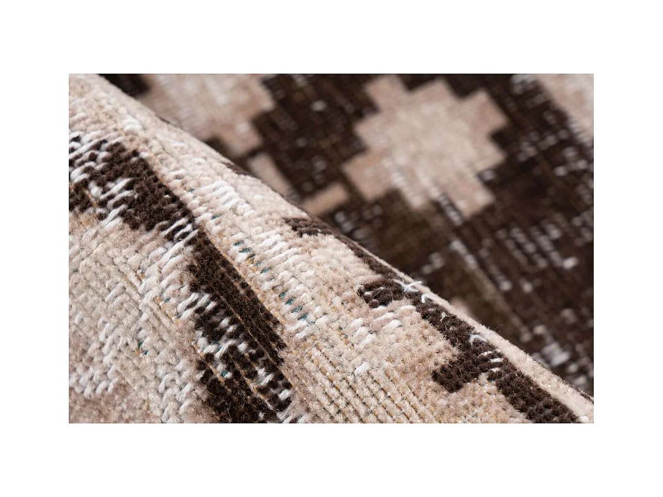 Tapis Ethnique à Poils Courts "Ariya" Taupe 120 x 170 cm