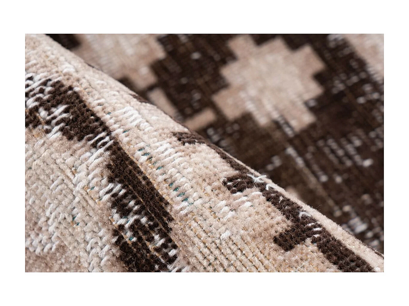 Tapis Ethnique à Poils Courts "Ariya" Taupe 120 x 170 cm