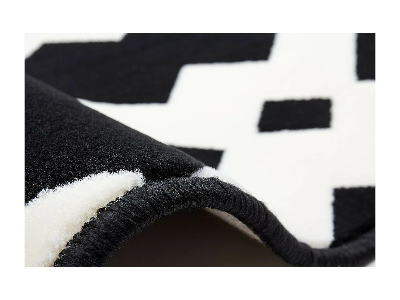 Tapis Ethnique à Poils Courts "Now I" Noir 120 x 170 cm