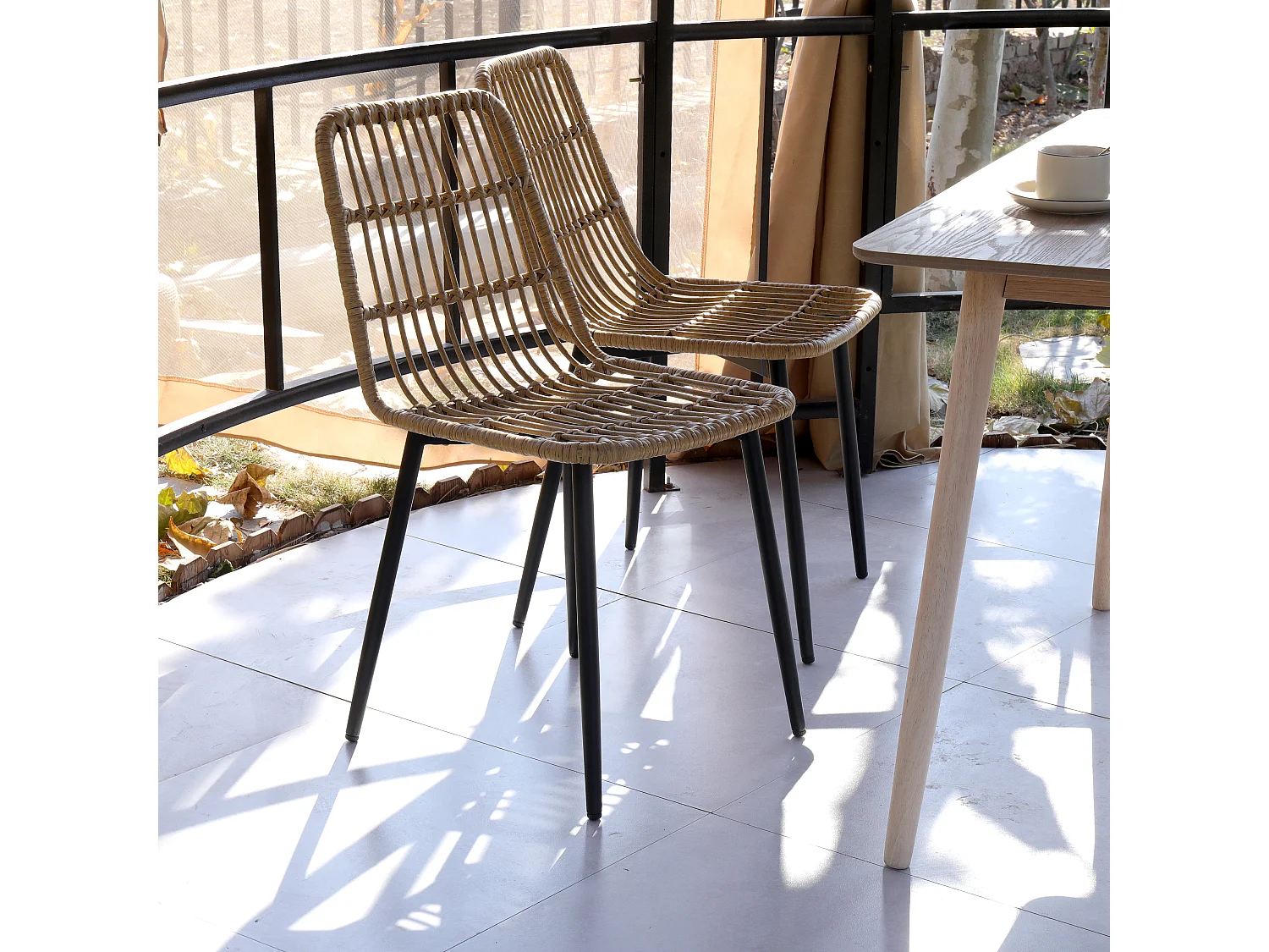 Lot de 4 chaises en métal et rotin