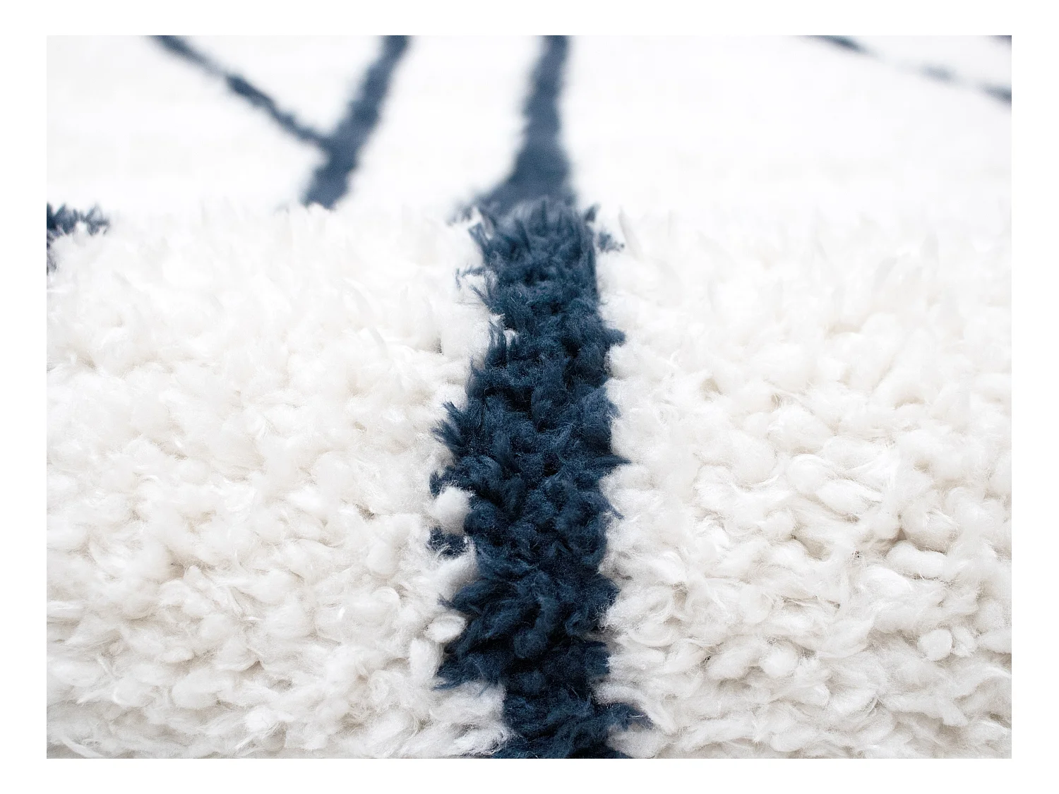 Tapete felpudo berbere assimétrico 160 x 230 cm - Branco e azul escuro - BARDIO