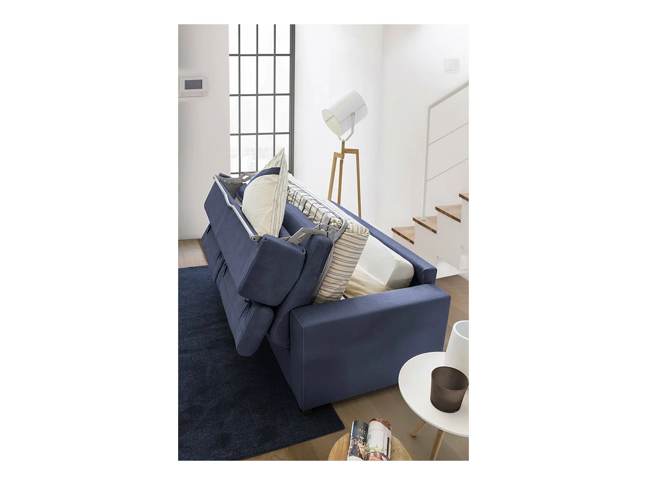 Daara slaapbank, 3-zitsbank, 100% Made in Italy, woonkamerbank met draaibare opening, met verstelbare hoofdsteunen en slanke armleuningen, 200x95h85 cm, Blauw