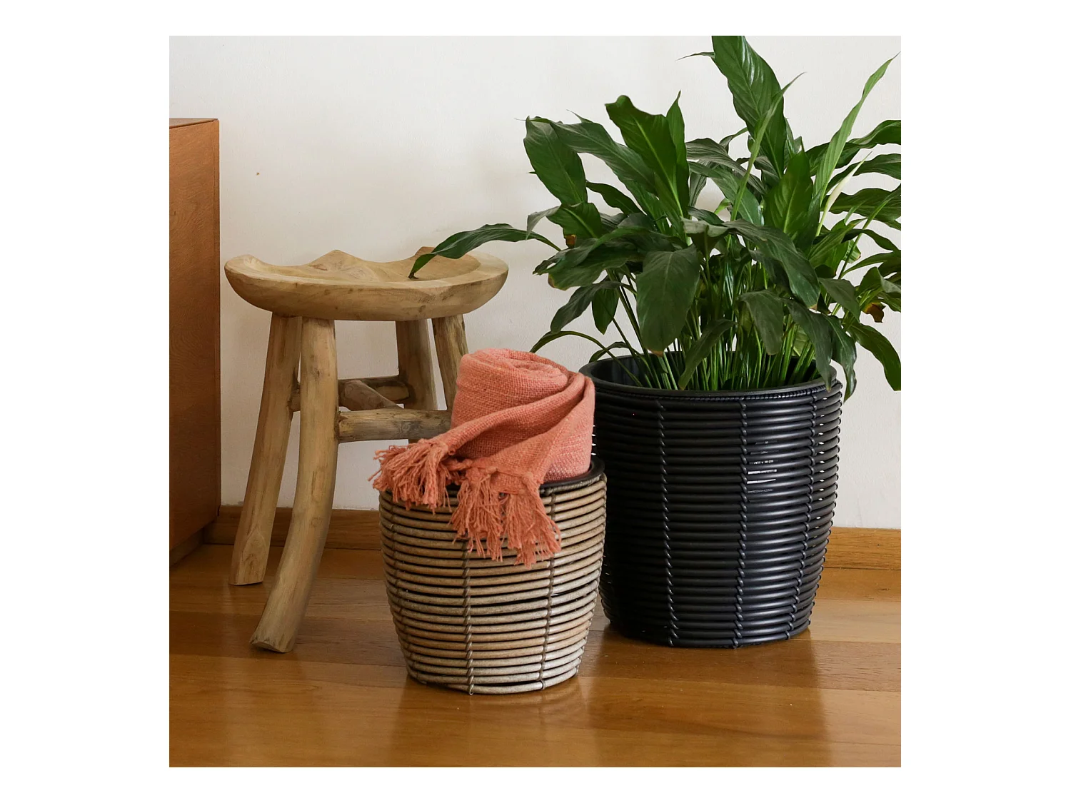 Vase de fleur en polyrotin noir pour plantes et fleurs