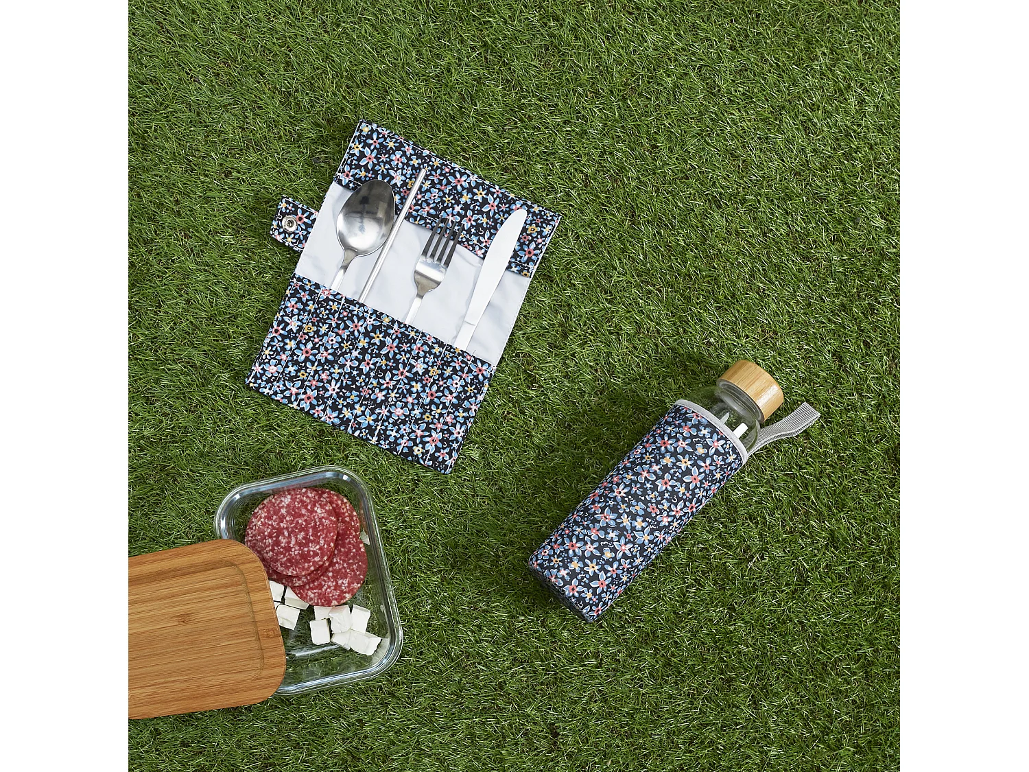 Coffret Bouteille En Verre 50cl Et Couverts Bleu, Rose