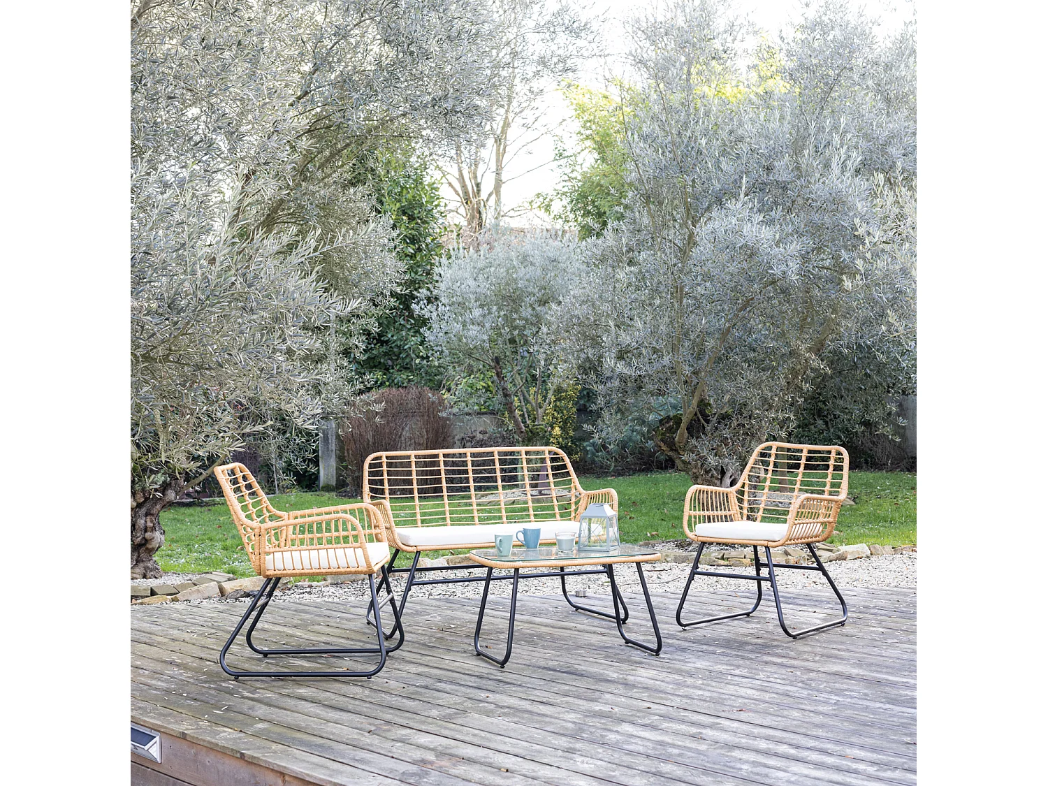 Salon de jardin TIGA en résine tressée 4 places - coussins crème - HAPPY GARDEN