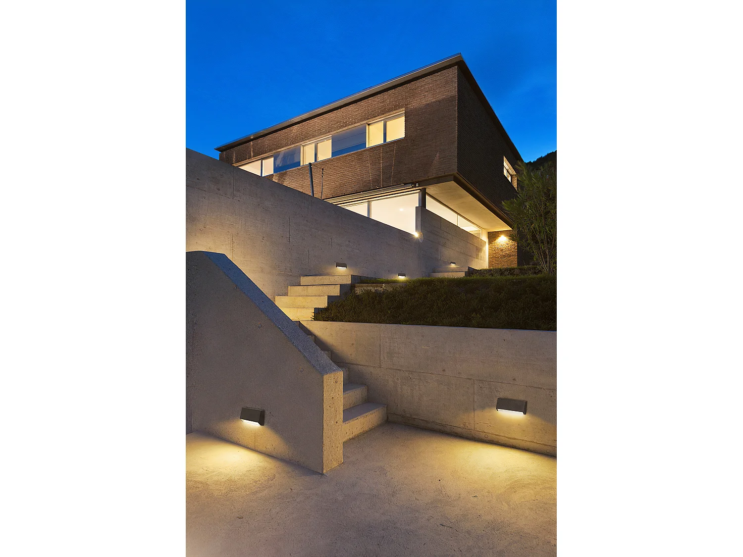 Applique d'extérieur à LED Grove Grey 3W IP65. Spot LED moderne pour le sol et le mur pour la signalisation du jardin.