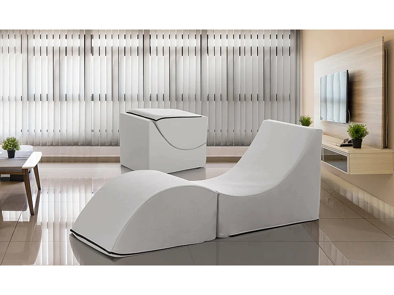 Cama plegable Dabaz, Puf convertible en cama individual, 100% Made in Italy, Puf convertible en chaise longue en ecopiel, Cm 130x50h50, Blanco