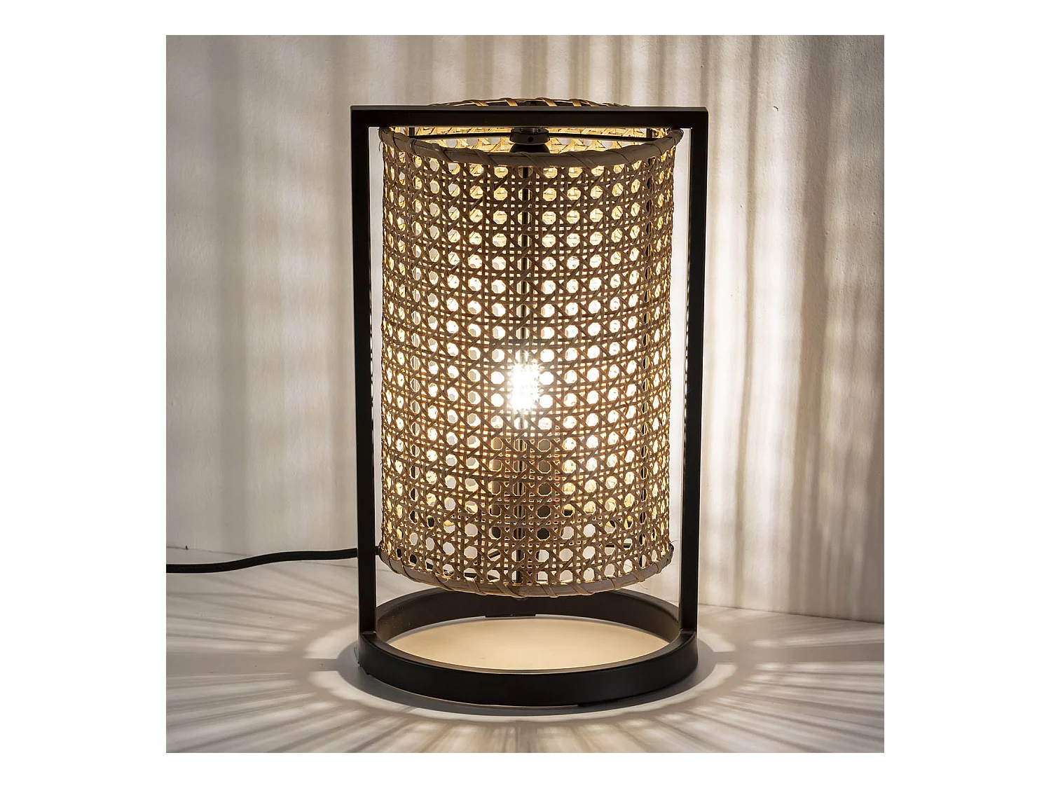 Lampada da tavolo Isao in rattan naturale, diametro 20 cm