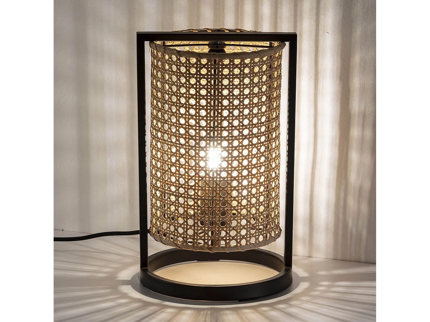 Lampe à poser Isao en rotin naturel, diamètre 20 cm