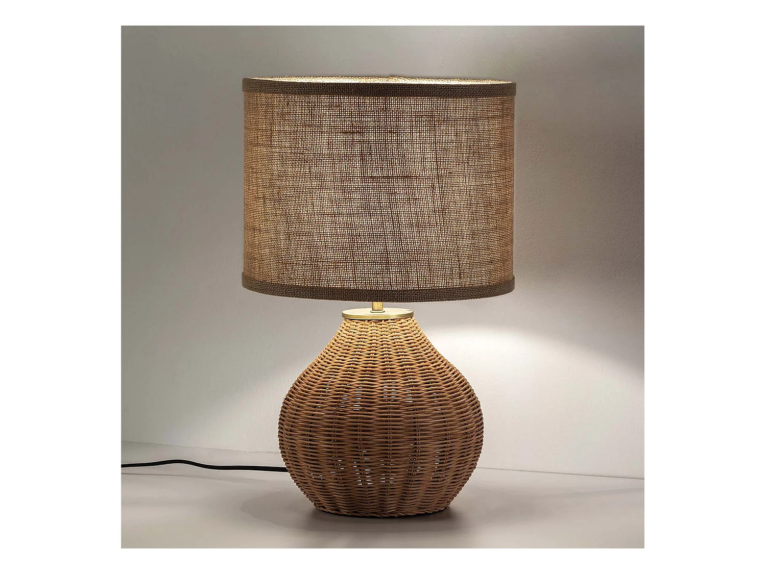 Tafellamp Naoko van natuurlijk rotan, diameter 31 cm