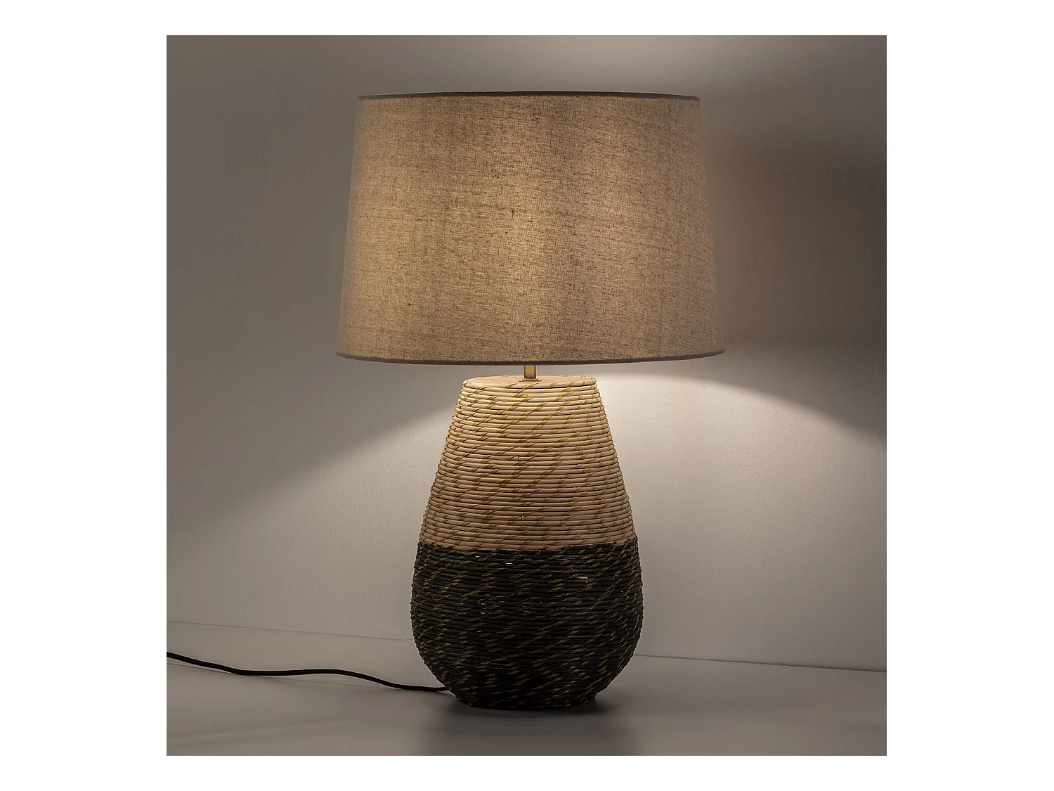 Lampada da tavolo Botan in rattan naturale, diametro 40,5 cm
