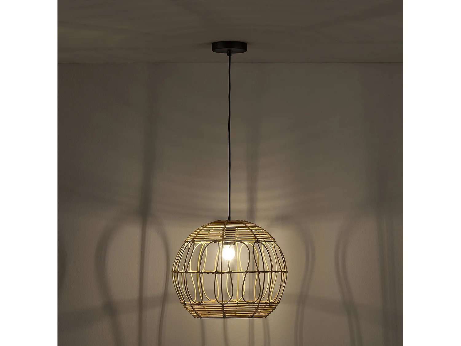 Suspension Kaede en rotin naturel, diamètre 39 cm