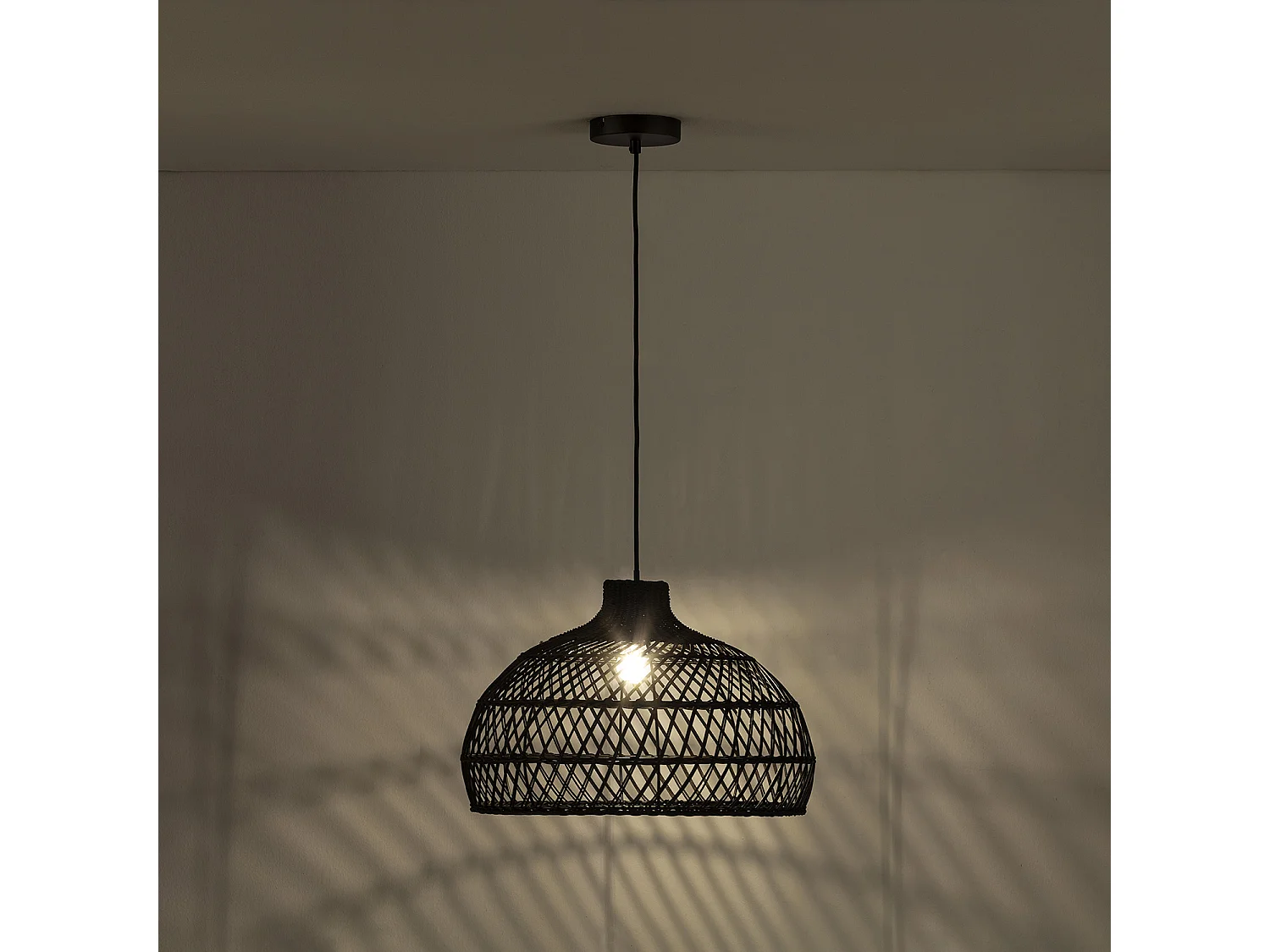 Suspension Hoshi en rotin naturel de couleur Noir, diamètre 46 cm