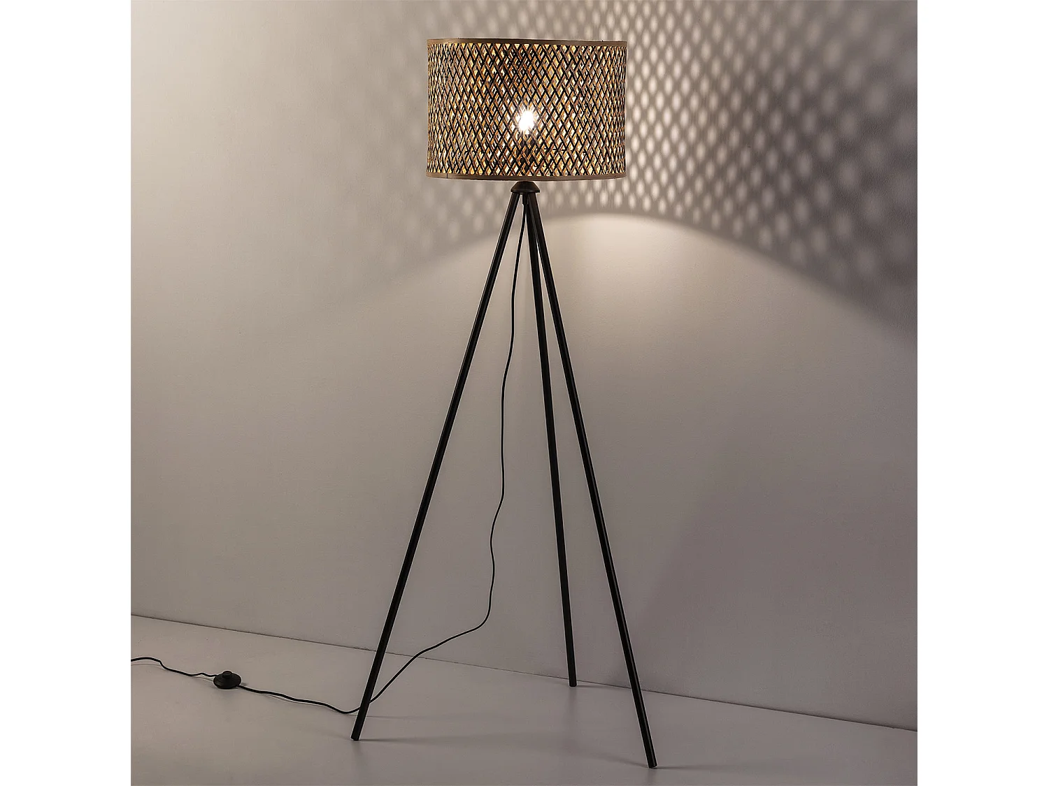 Lampadaire Hanae en bambou, hauteur 158 cm