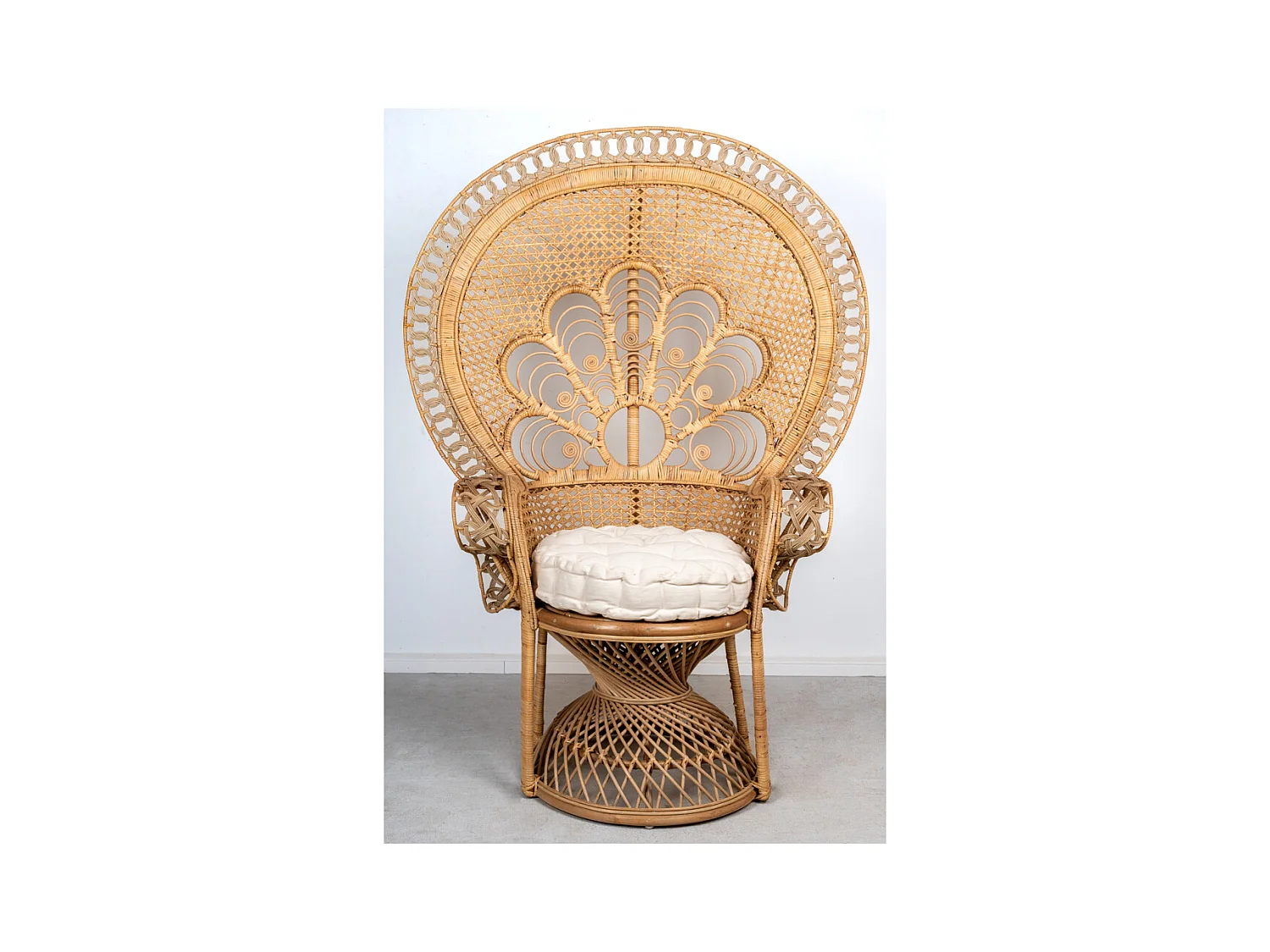 Fauteuil Emmanuelle en rotin teinté marron