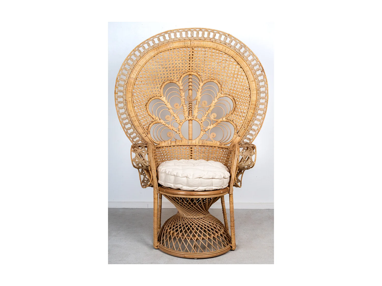 Fauteuil Emmanuelle en rotin teinté marron