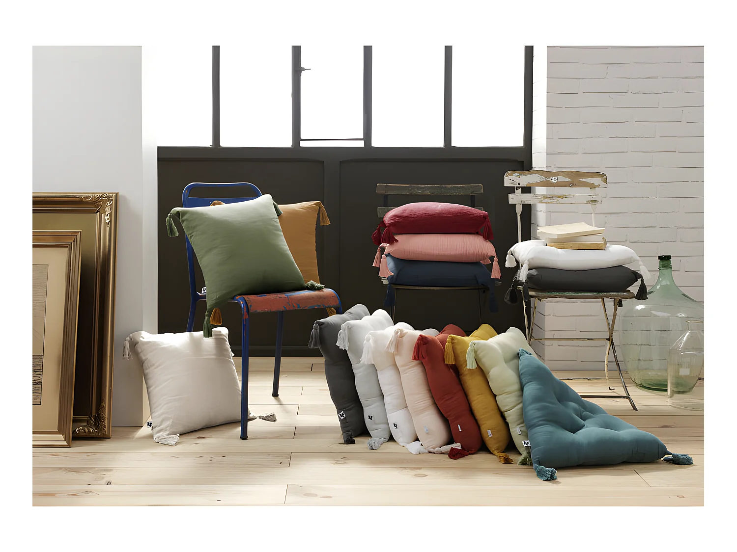 Coussin capitonné 5 points avec pompons "Gaïa" 40 x 40 cm "Gaze de Coton"