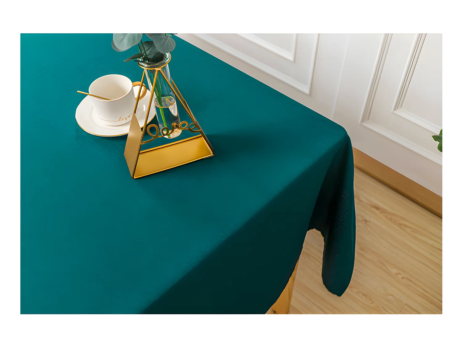 Nappe antitache unie Bleu Paon rectangulaire 145 x 240 cm