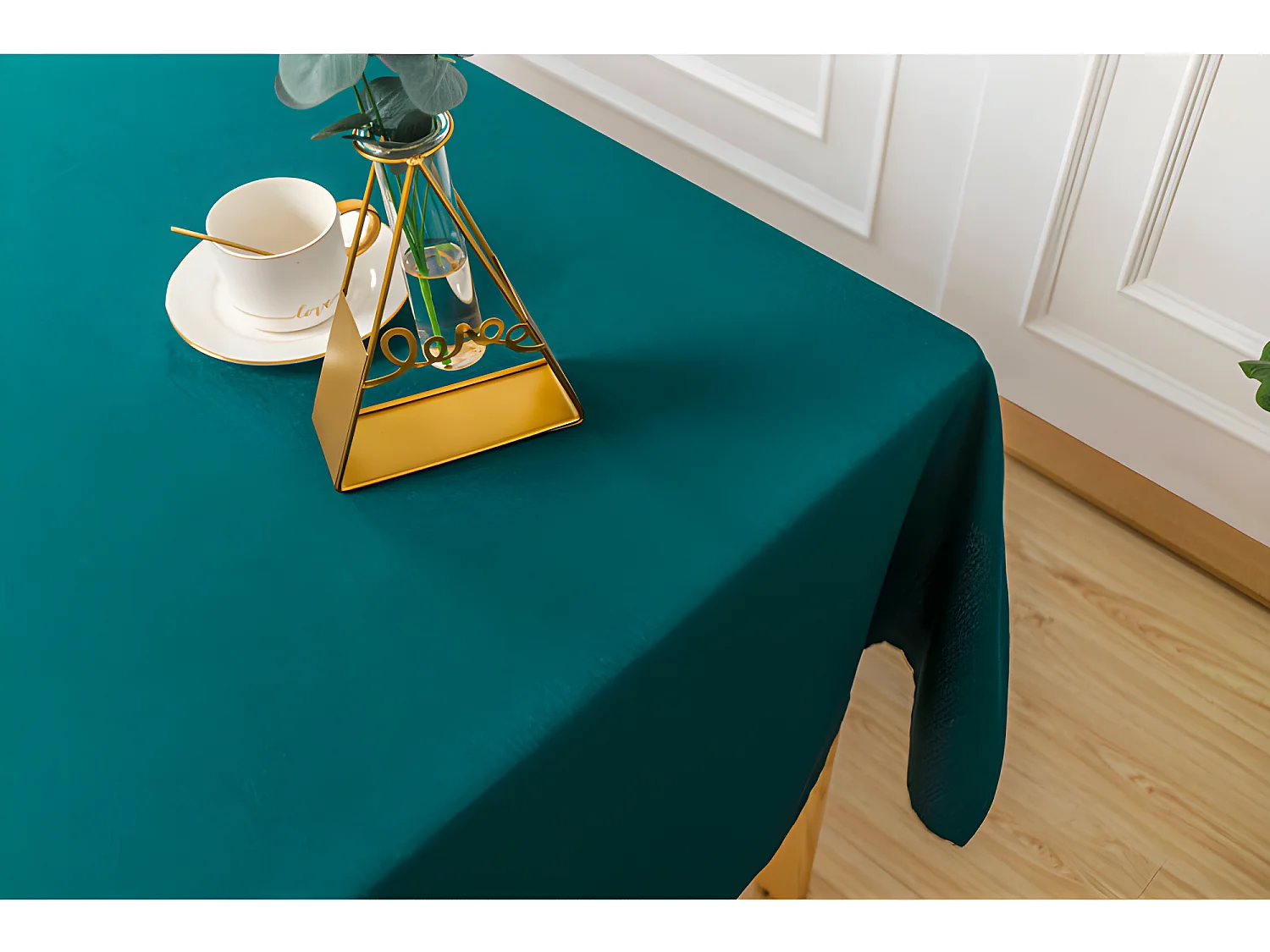 Nappe antitache unie Bleu Paon rectangulaire 145 x 240 cm