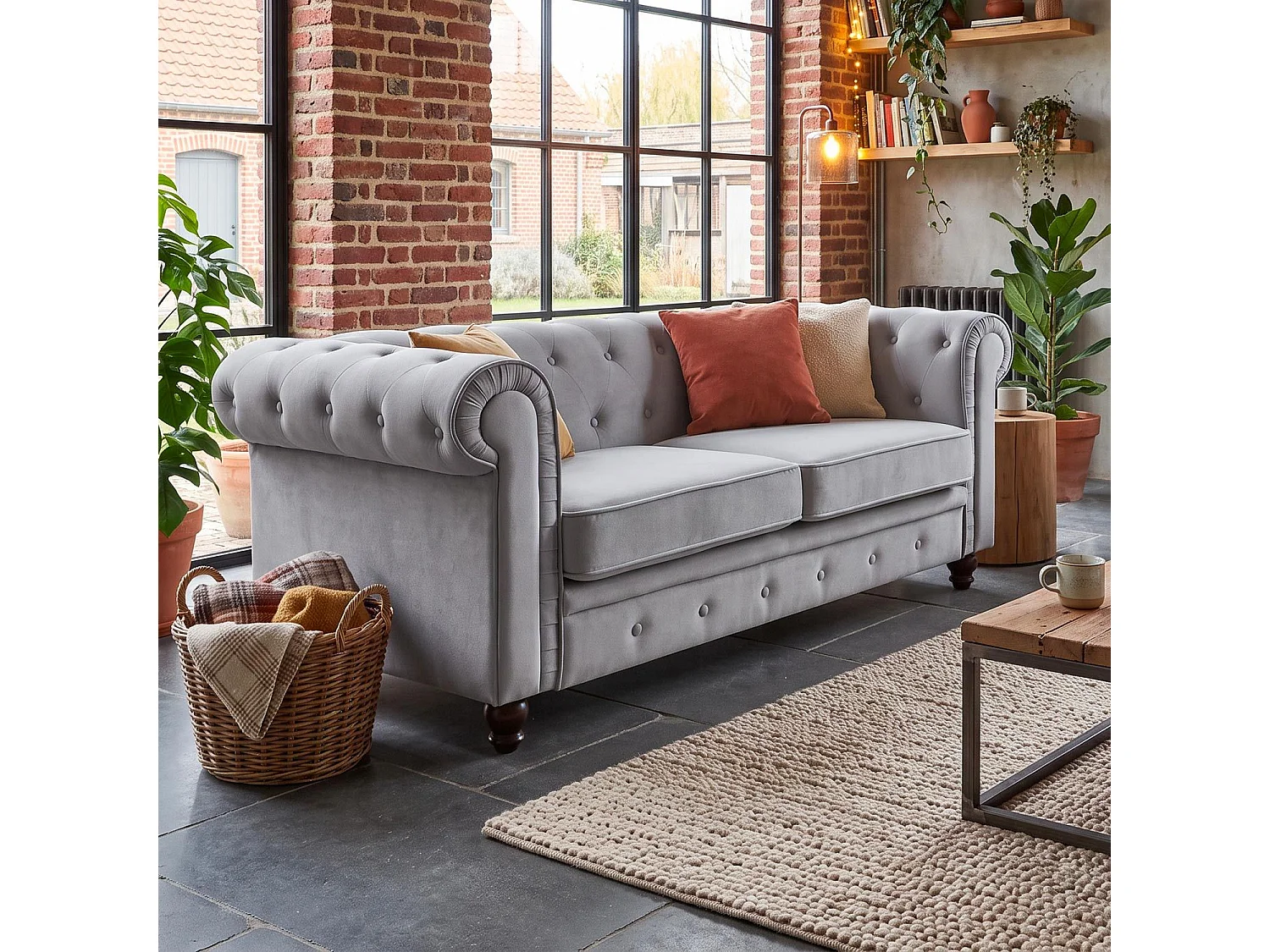 Canapé chesterfield 2 places en velours capitonné gris