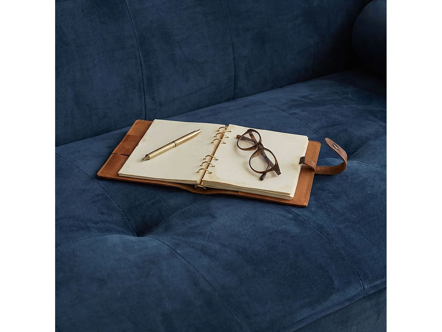 Skandinavisches Schlafsofa "Navya" aus blauem Samt, 3-Sitzer