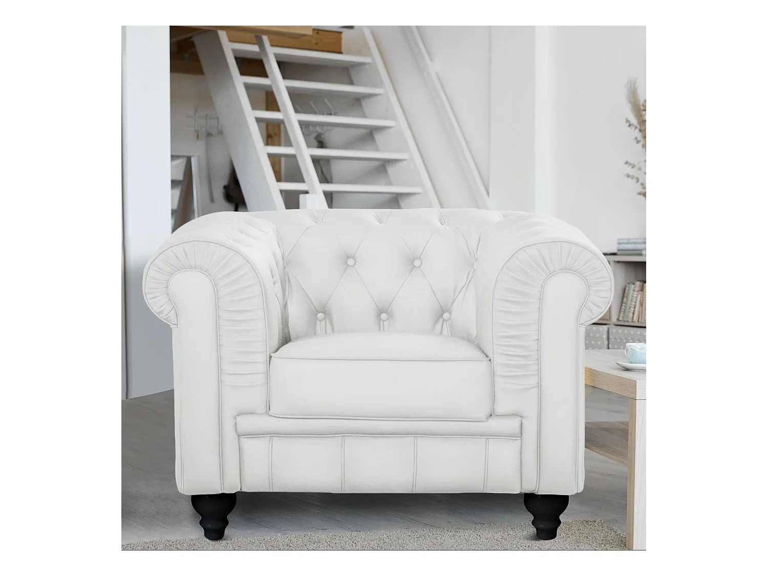Grande poltrona Chesterfield bianca