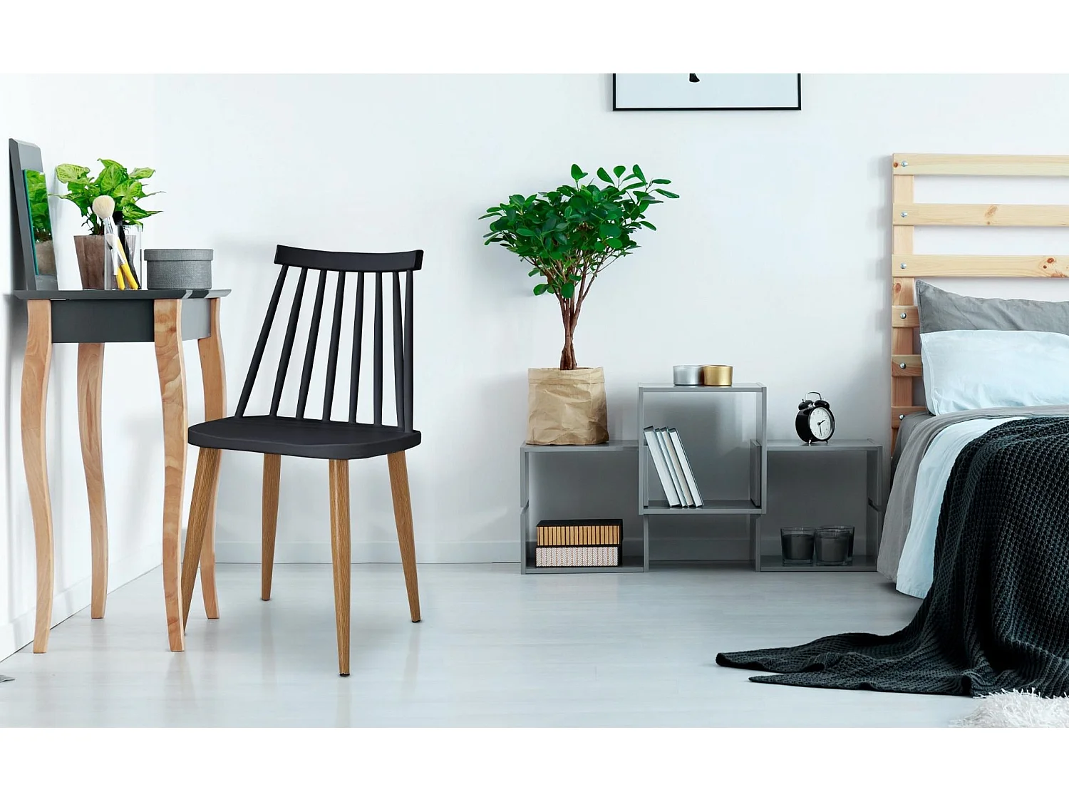 Set van 2 Scandinavische Stoelen "Estelle" Zwart 77cm Metalen Poten Hout Effect
