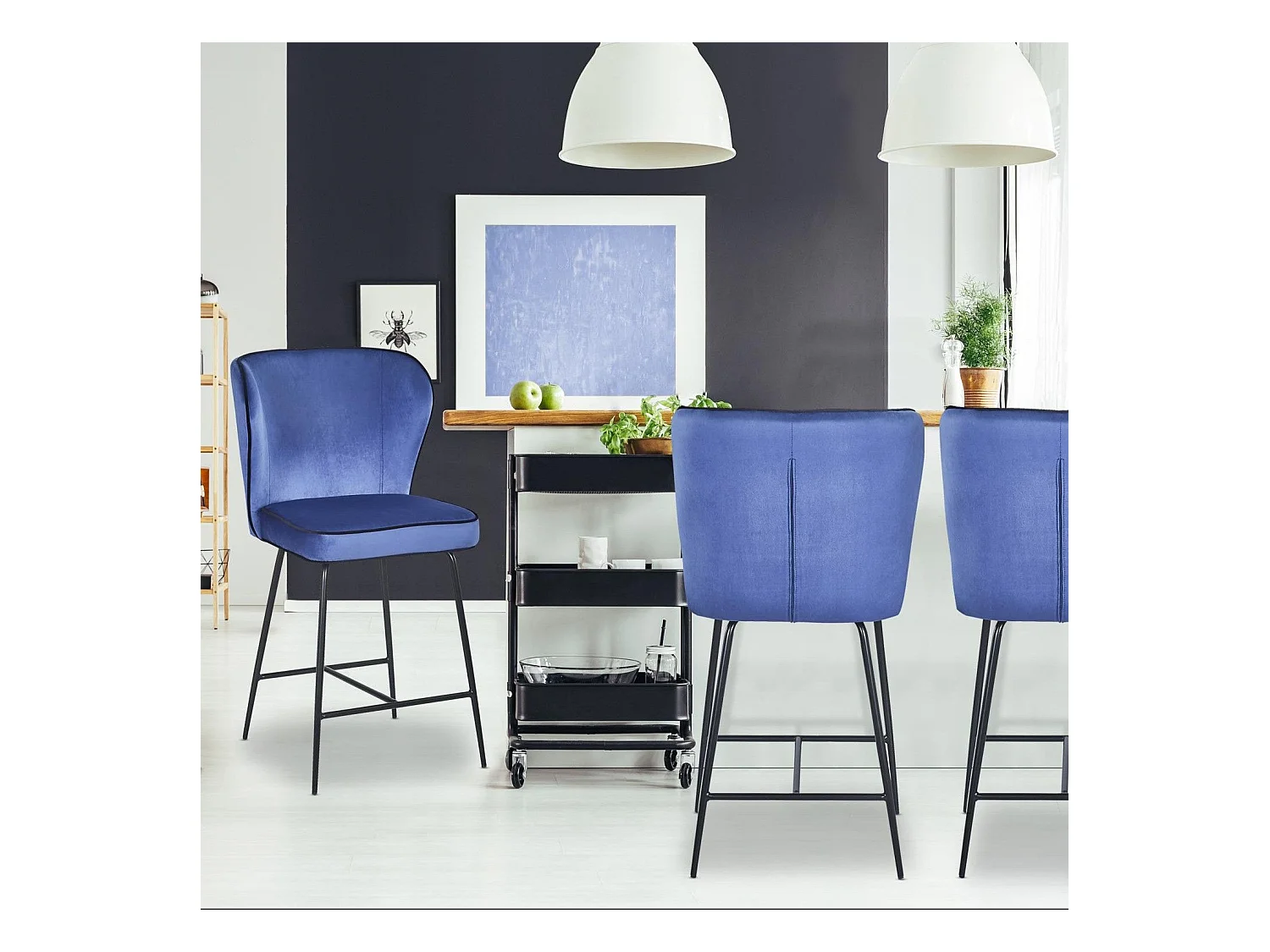 Taboret Barowy z Weluru Design "Elsa" Niebieski Nowoczesny z Czarnymi Metalowymi Nogami