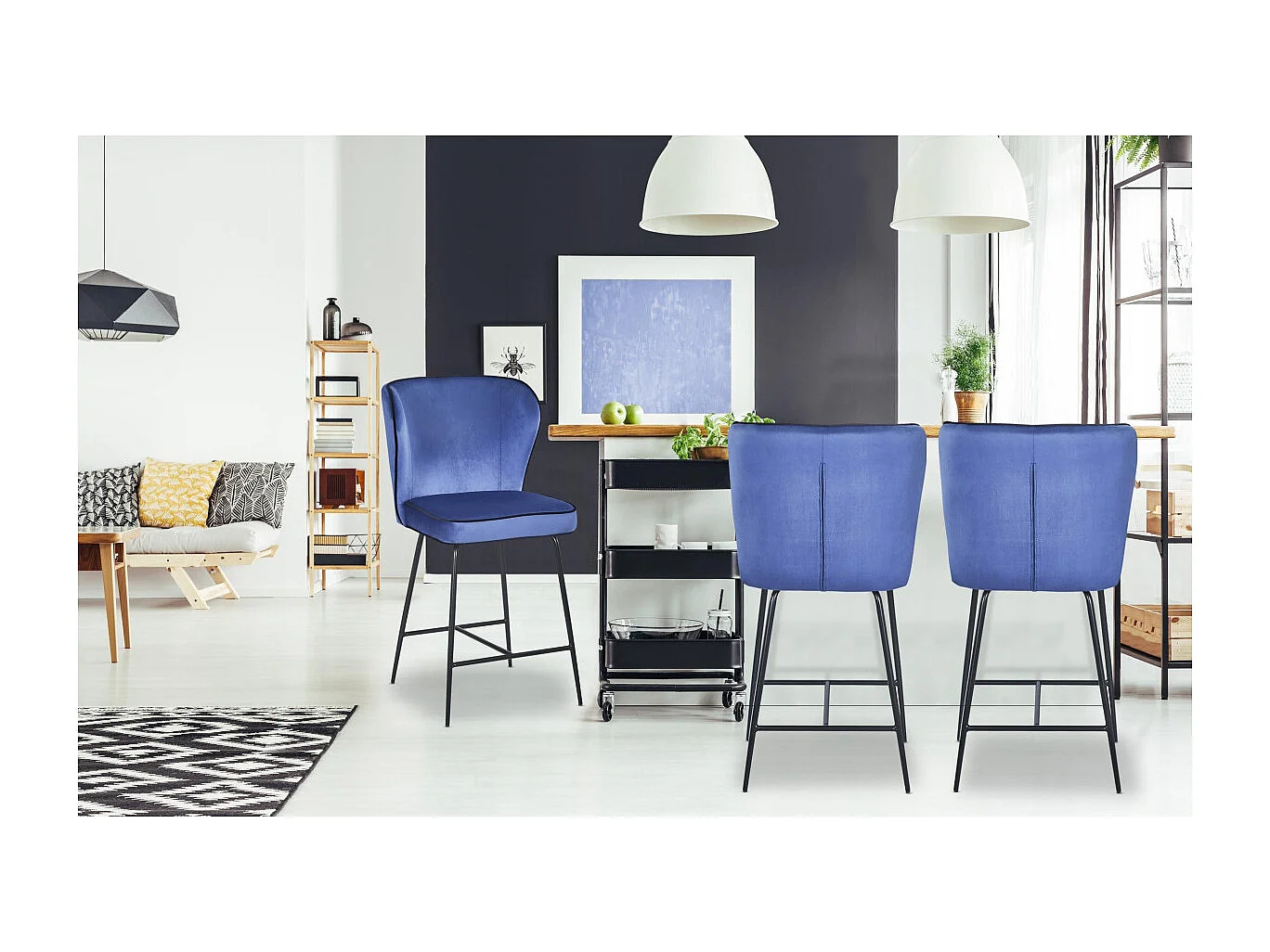 Taboret Barowy z Weluru Design "Elsa" Niebieski Nowoczesny z Czarnymi Metalowymi Nogami