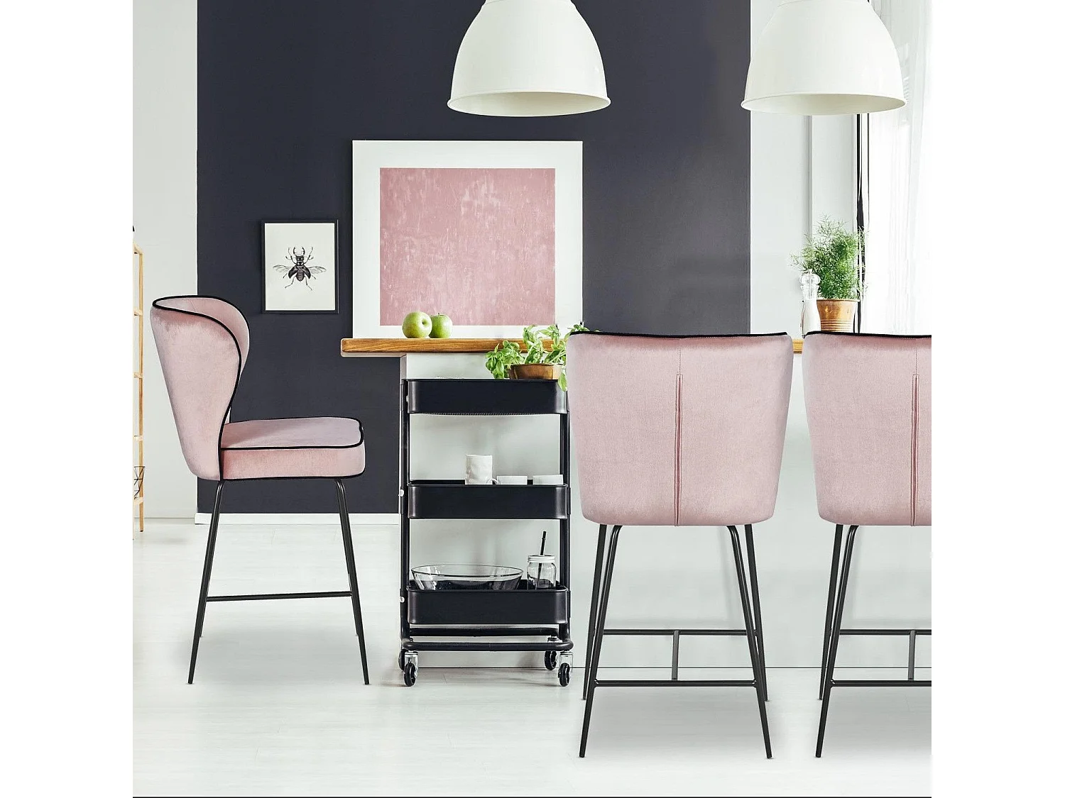 Silla de bar Elsa terciopelo rosa patas negras