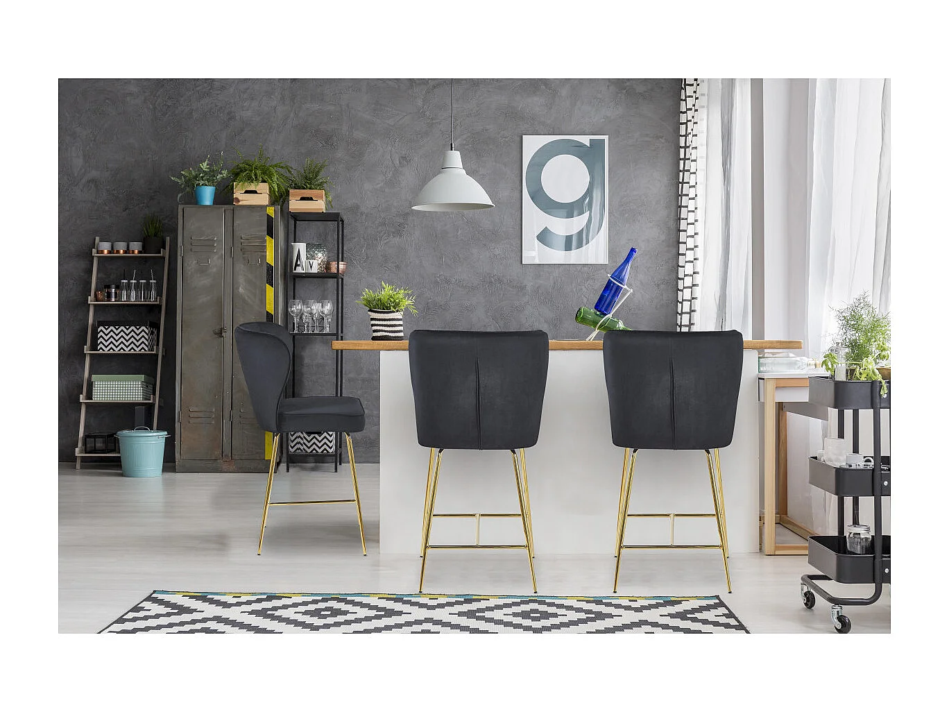 Samt Barhocker Schwarz "Elsa" Goldene Metallbeine H65cm