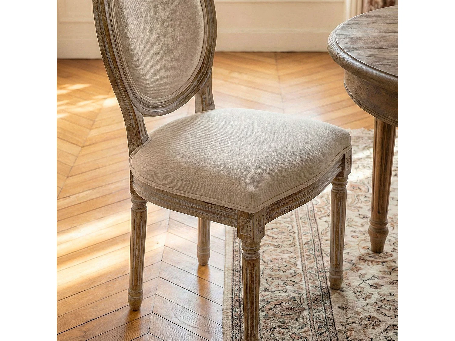Lot de 20 Chaises Médaillon "Versailles" 96cm Beige