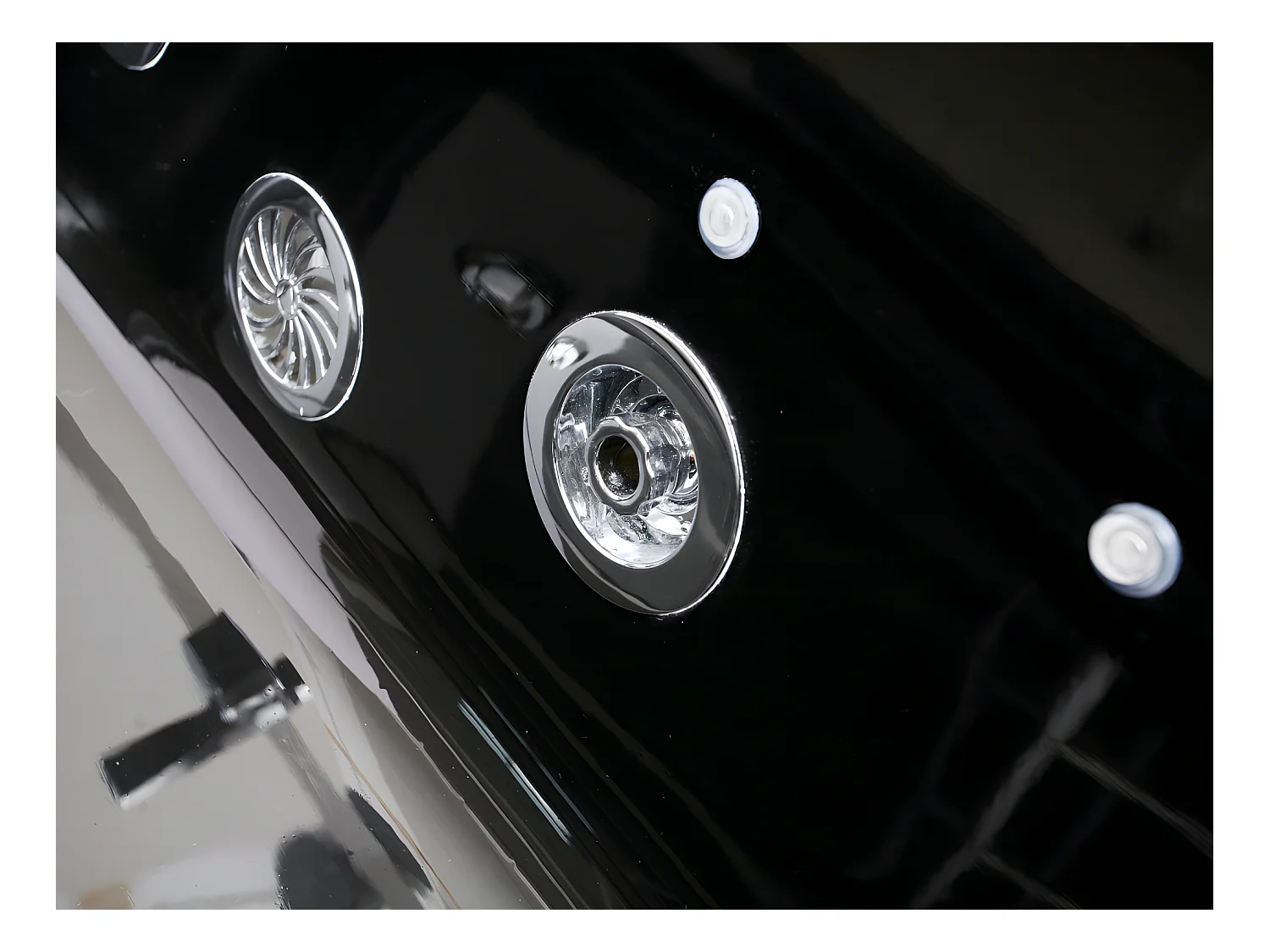 Upplyst bubbelbad med halv-ö och glasvägg DYONA - 1 person - 260L - 170*85*58cm - Blank svart